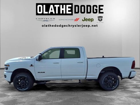 New 2026 RAM 2500 Laramie AWD/4WD image 19