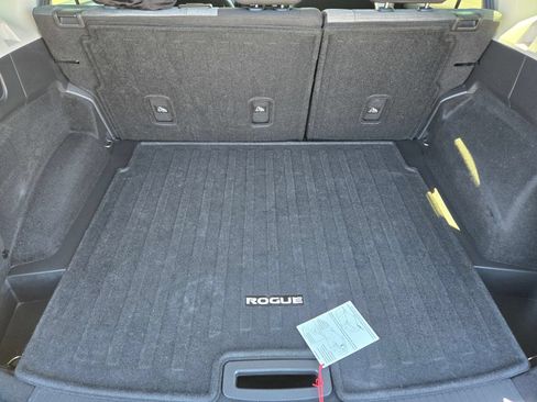 Used 2023 Nissan Rogue SV FWD image 12