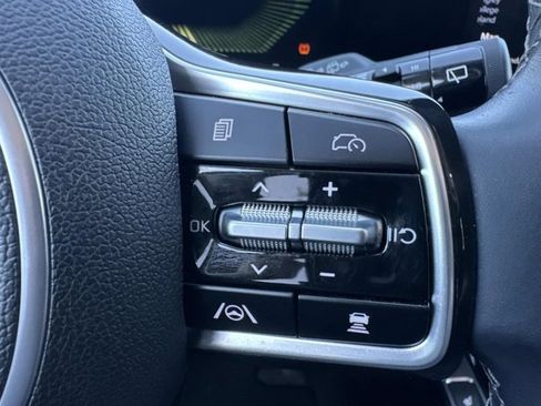 Used 2024 Kia Sorento S image 25