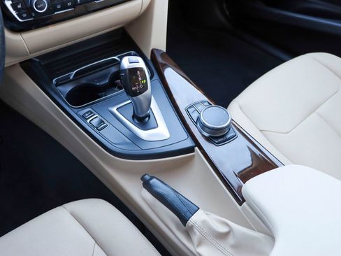 Used 2018 BMW 320i Sedan image 40