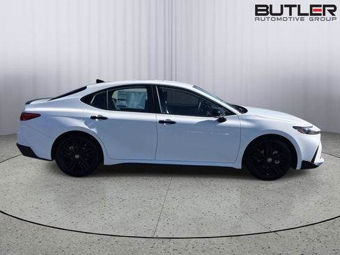 New 2026 Toyota Camry Hybrid FWD image 6
