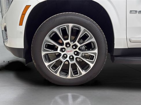 Used 2025 GMC Yukon XL Denali w/ LPO, Floor Liner Package AWD/4WD image 33