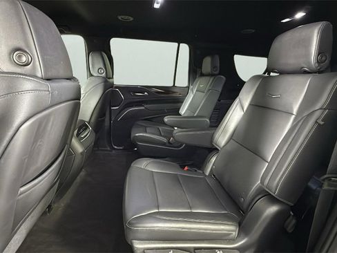 Used 2023 Cadillac Escalade ESV Luxury image 25