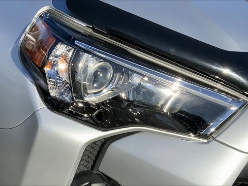 Used 2019 Toyota 4Runner SR5 RWD image 27
