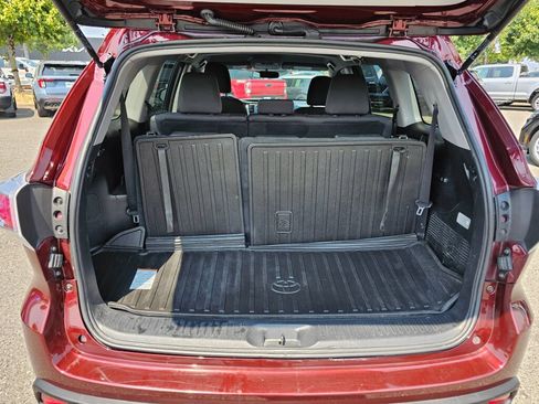 Used 2016 Toyota Highlander LE AWD/4WD image 11