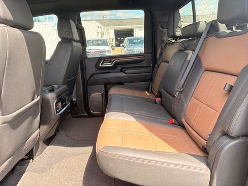 Used 2024 Chevrolet Silverado 3500 High Country w/ High Country Premium Package AWD/4WD image 6