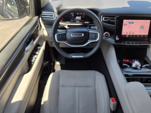 Used 2024 Jeep Wagoneer L Series III w/ Premium Group I AWD/4WD image 43
