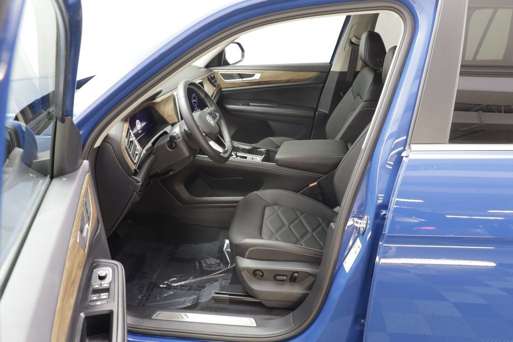 Used 2026 Volkswagen Atlas SE w/ Black Wheel Package AWD/4WD image 6