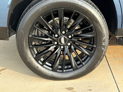 Used 2025 Cadillac Escalade Premium Luxury RWD image 9