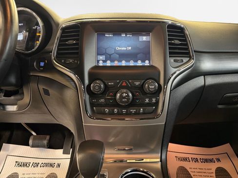 Used 2019 Jeep Grand Cherokee Laredo image 22