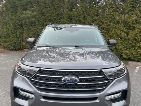 Used 2022 Ford Explorer XLT w/ Equipment Group 202A image 2
