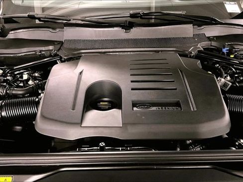 Certified 2025 Land Rover Discovery Dynamic SE image 9