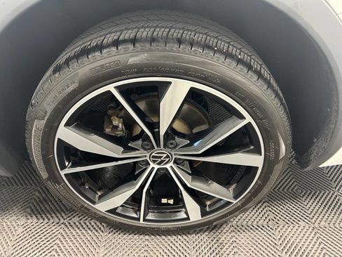 Used 2023 Volkswagen Tiguan SEL R-Line image 31