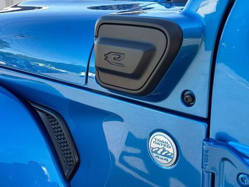 Used 2024 Jeep Wrangler Unlimited Sahara w/ Technology Group AWD/4WD image 9