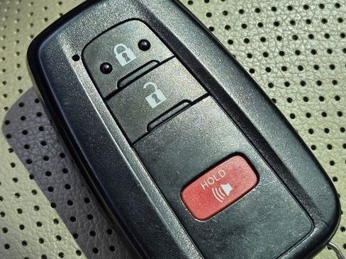 Used 2022 Toyota 4Runner Limited AWD/4WD image 43
