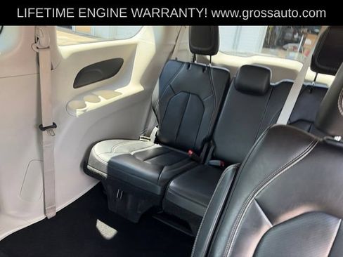 Used 2023 Chrysler Pacifica Touring-L FWD image 32