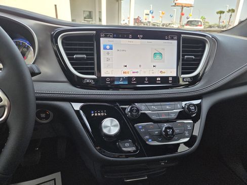 New 2026 Chrysler Pacifica Select FWD image 32