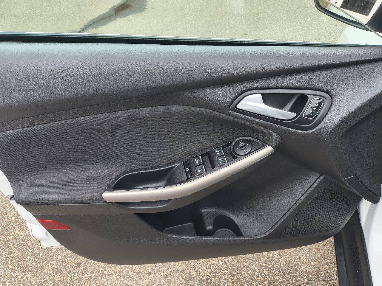 Used 2018 Ford Focus Titanium FWD image 24