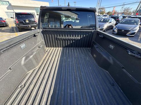 Used 2025 Toyota Tacoma TRD Sport image 9
