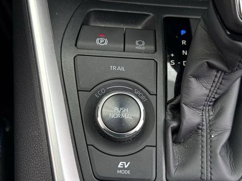 Used 2025 Toyota RAV4 XSE AWD/4WD image 22