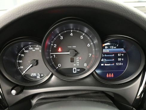 Certified 2023 Porsche Macan Turbo image 18