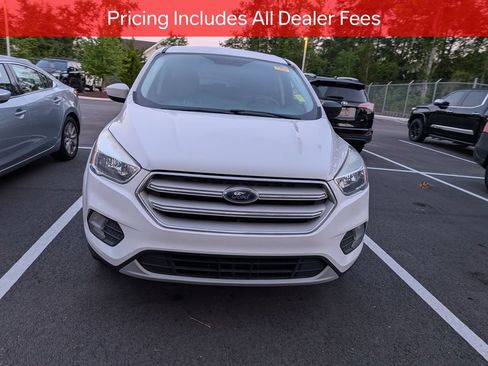 Used 2019 Ford Escape SE FWD image 2