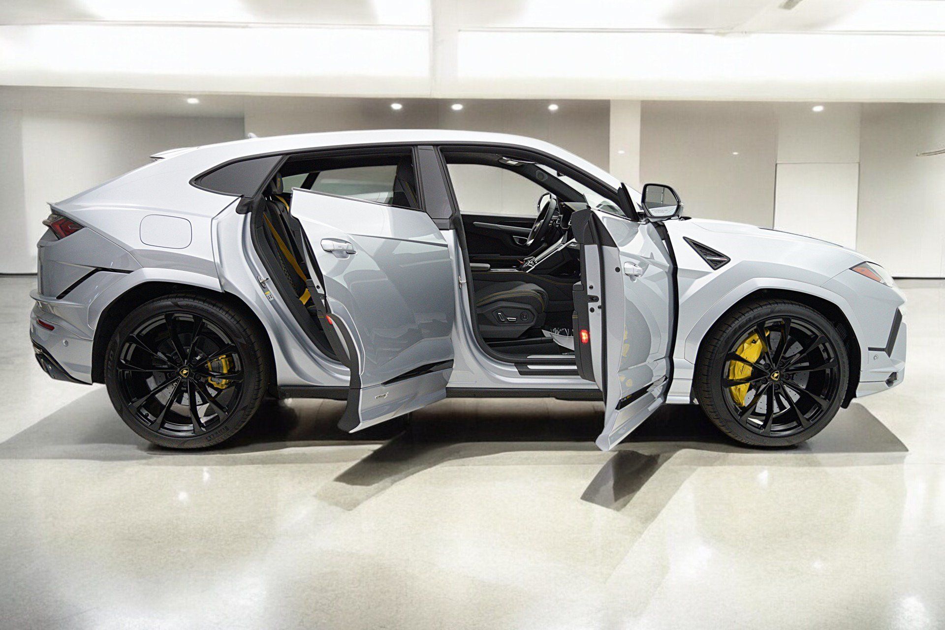 Used 2023 Lamborghini Urus S AWD/4WD image 11