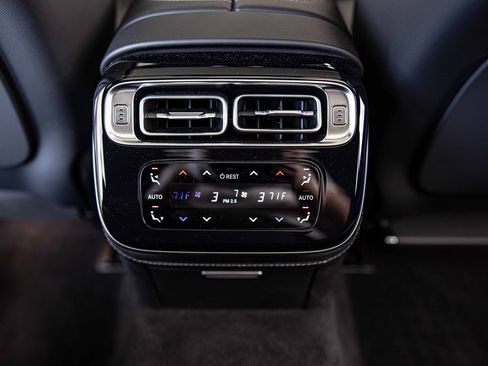 Used 2025 Mercedes-Benz S 63 AMG S image 31