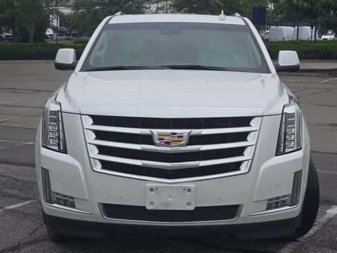 Used 2017 Cadillac Escalade Luxury AWD/4WD image 11
