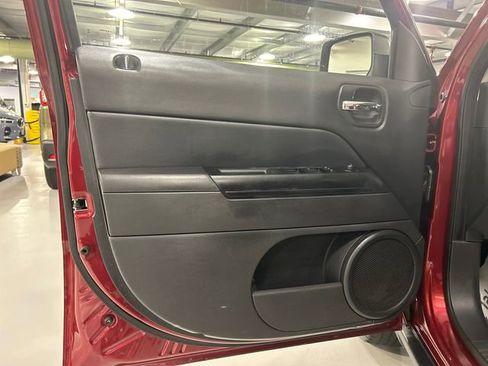 Used 2014 Jeep Patriot Latitude w/ Sun/Sound Group image 9