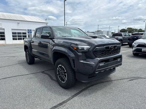 Used 2025 Toyota Tacoma TRD Sport w/ TRD Sport Upgrade Package AWD/4WD image 7