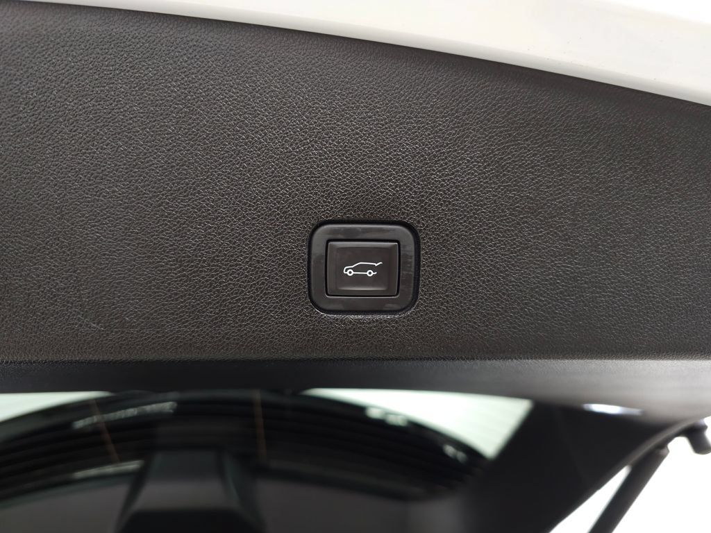 Certified 2024 Cadillac XT6 Luxury AWD/4WD image 7