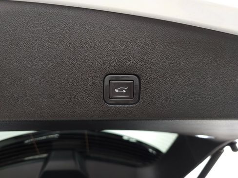 Certified 2024 Cadillac XT6 Luxury AWD/4WD image 7