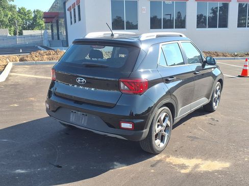 Used 2025 Hyundai Venue SEL FWD image 4