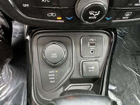 Used 2020 Jeep Compass Limited image 24