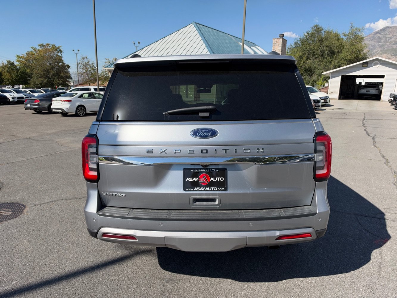 Used 2023 Ford Expedition Limited AWD/4WD image 4