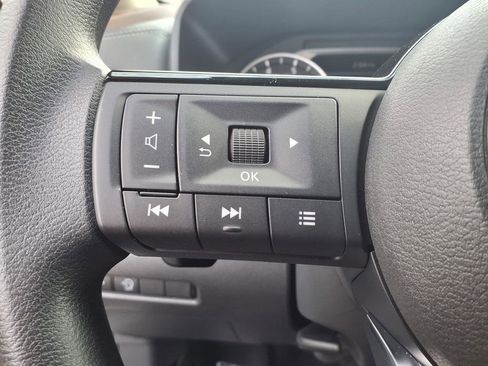 Used 2023 Nissan Rogue SV image 50