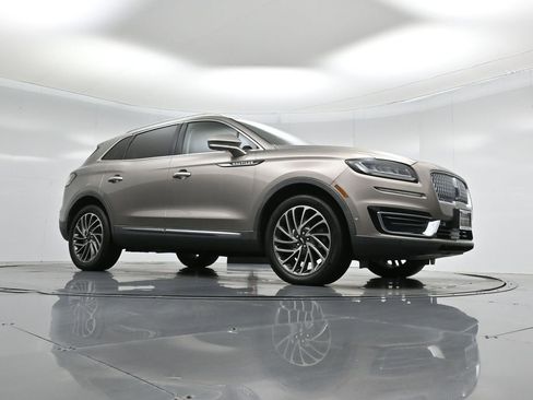 Used 2020 Lincoln Nautilus Reserve image 2