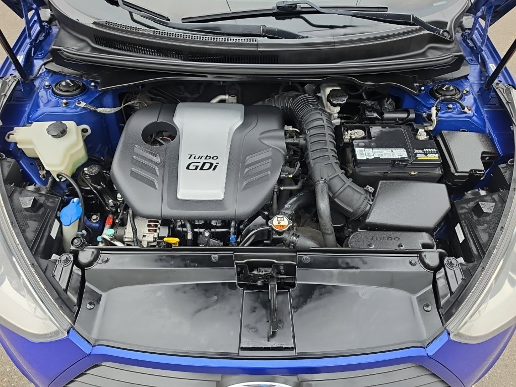 Used 2014 Hyundai Veloster Turbo FWD image 27