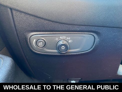 Used 2018 Chevrolet Equinox LT image 24