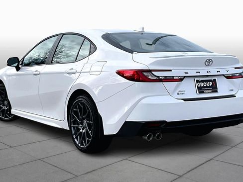 Used 2025 Toyota Camry SE image 11