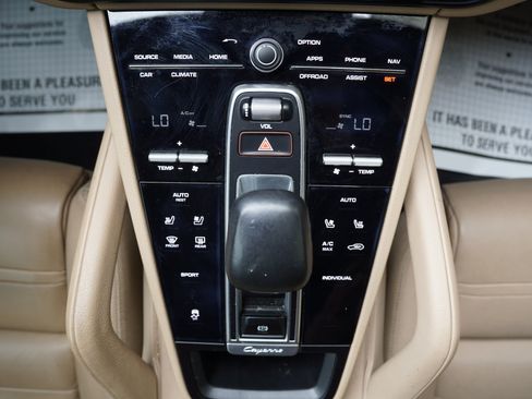 Used 2019 Porsche Cayenne AWD/4WD image 30