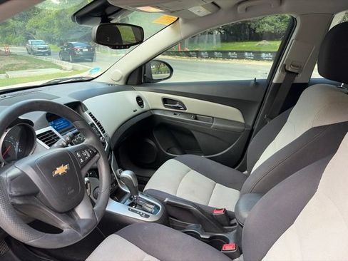Used 2015 Chevrolet Cruze LS FWD image 10