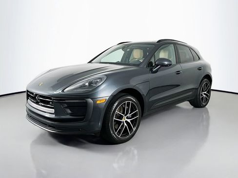 Used 2025 Porsche Macan image 1