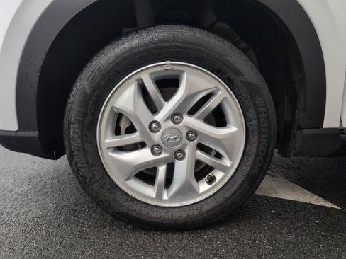 Certified 2023 Hyundai Venue SE image 30