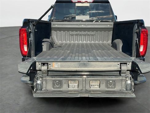 Used 2023 GMC Sierra 2500 Denali w/ Denali Black Diamond Edition image 12