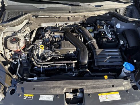 Used 2023 Volkswagen Taos SE w/ Panoramic Sunroof Package image 31