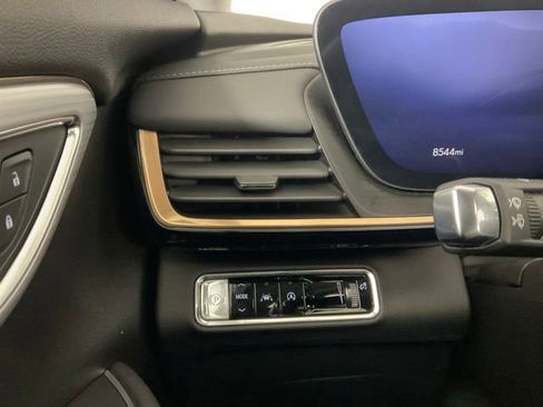 Used 2024 Buick Envision Avenir AWD/4WD image 21