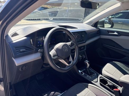 Used 2023 Volkswagen Taos SE w/ Panoramic Sunroof Package image 12