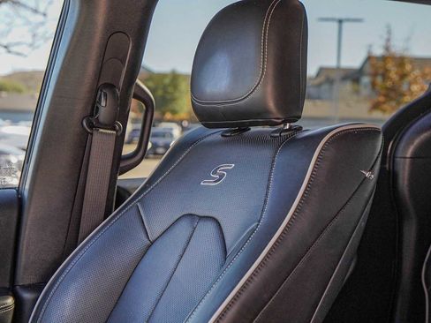 Used 2020 Chrysler Pacifica Limited w/ S Appearance Package image 12